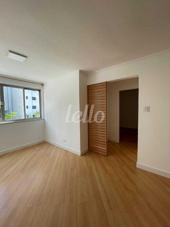 LIVING de Apartamento à venda, Padrão com 98 m², 2 quartos e 1 vaga em Santo Amaro - São Paulo