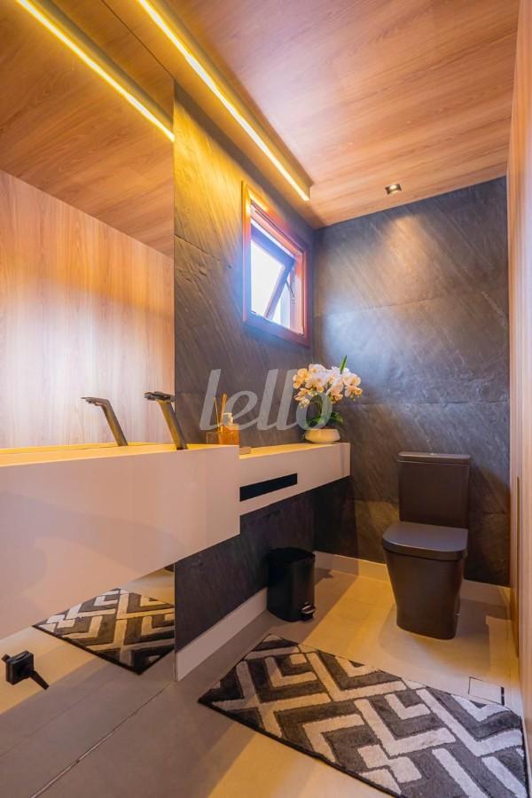 LAVABO de Casa à venda, sobrado com 420 m², 5 quartos e 6 vagas em Parque Residencial Itapeti - Mogi Das Cruzes