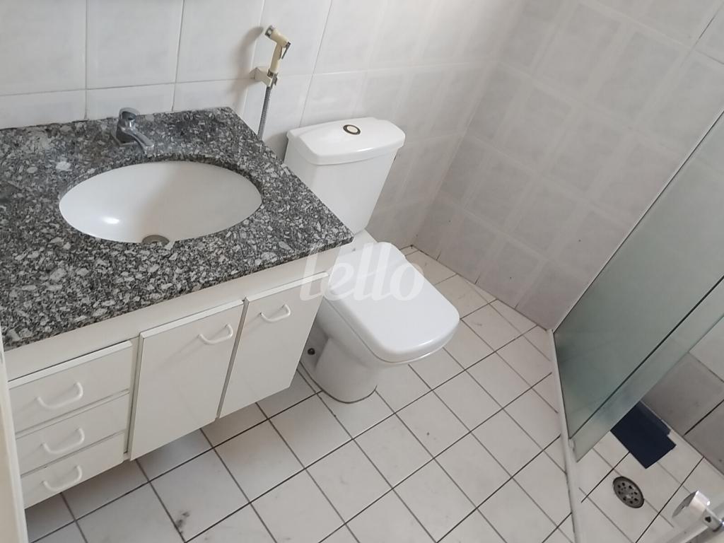 8-BANHEIRO-001.JPG de Apartamento para alugar, Padrão com 70 m², 2 quartos e 1 vaga em Mandaqui - São Paulo