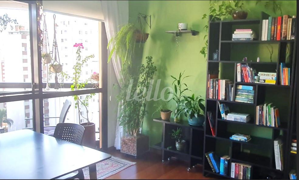 SALA de Apartamento à venda, Padrão com 60 m², 2 quartos e 1 vaga em Indianópolis - São Paulo