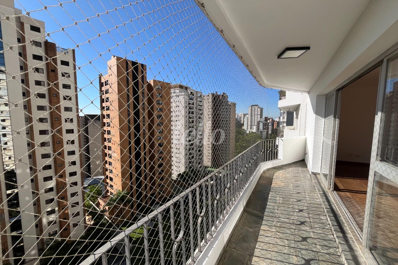 VARANDA de Apartamento para alugar, Padrão com 130 m², 4 quartos e em Vila Suzana - São Paulo