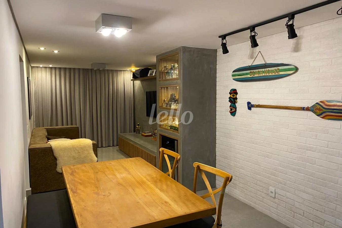 LIVING de Apartamento à venda, Padrão com 67 m², 2 quartos e 1 vaga em Vila Brasilio Machado - São Paulo