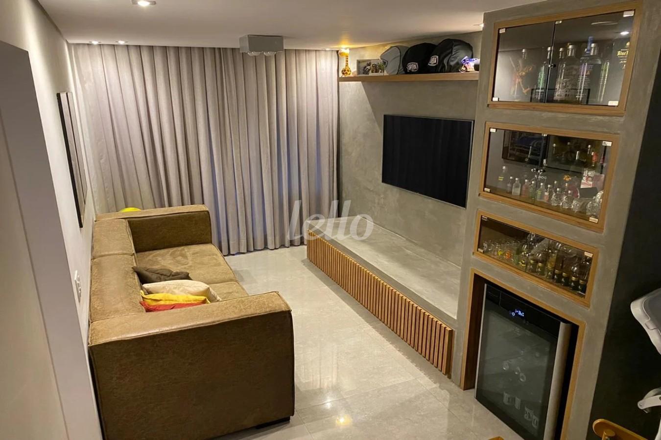 LIVING de Apartamento à venda, Padrão com 67 m², 2 quartos e 1 vaga em Vila Brasilio Machado - São Paulo