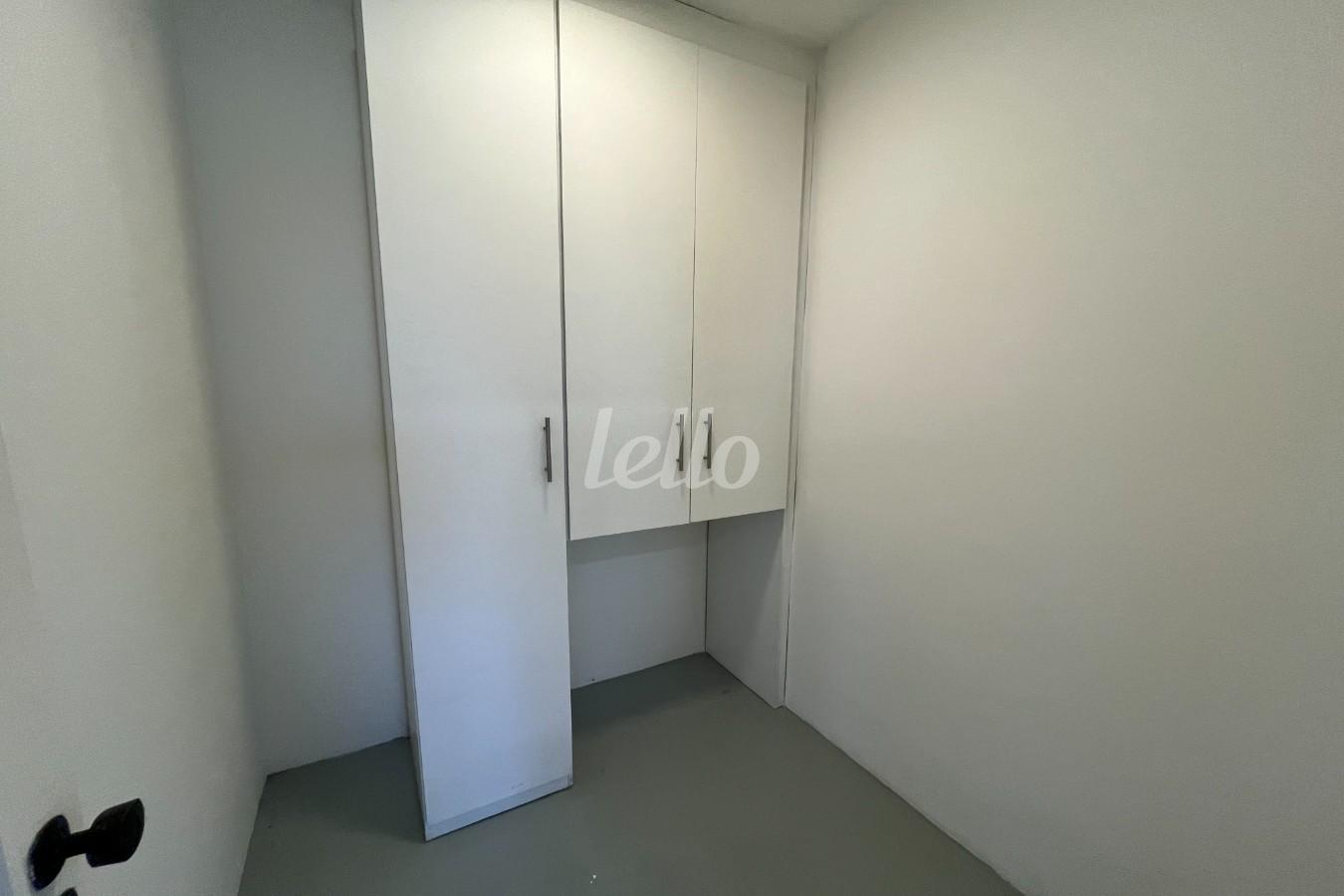 QUARTO DE SERVIÇO de Apartamento para alugar, Padrão com 130 m², 4 quartos e em Vila Suzana - São Paulo