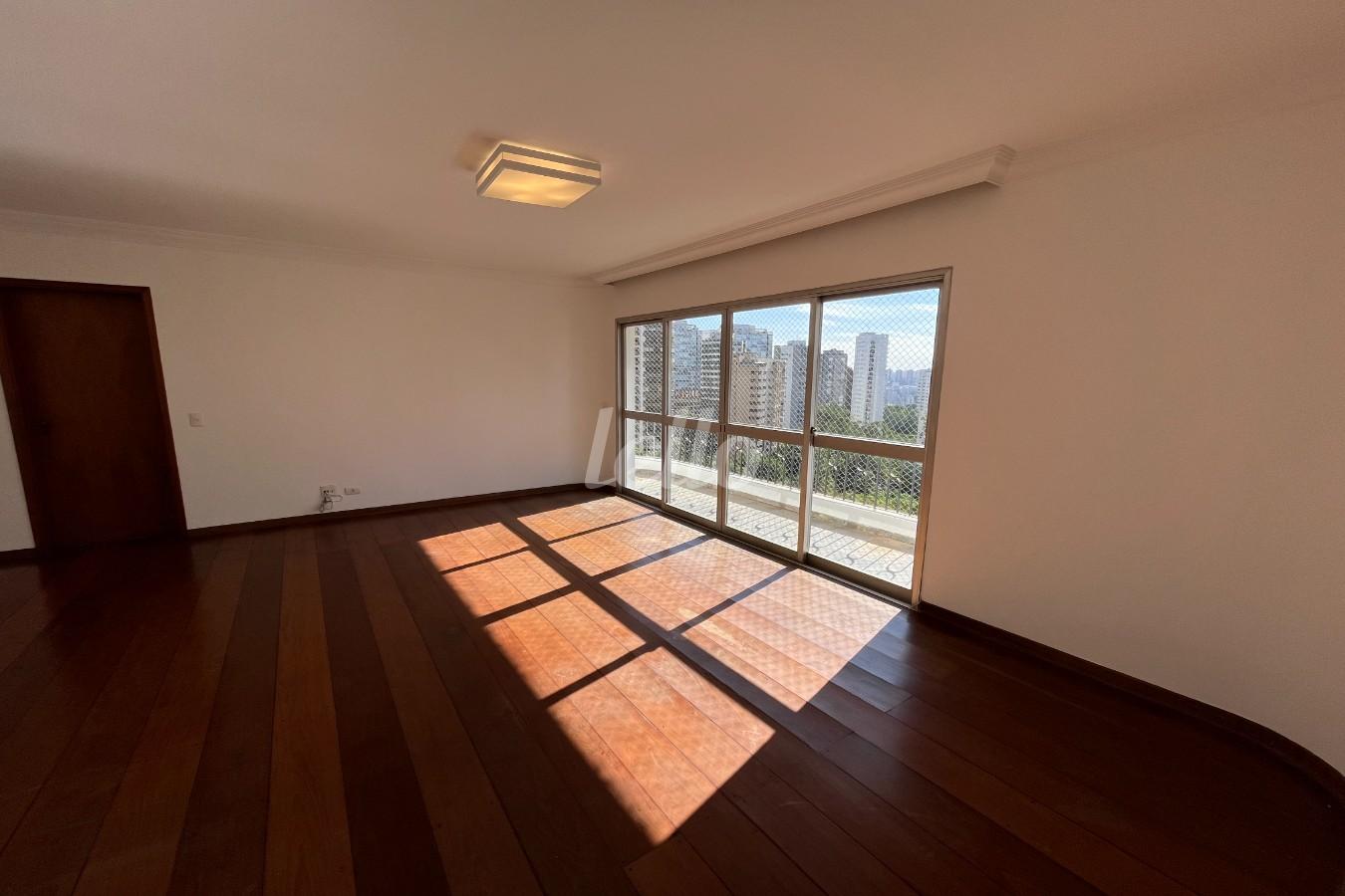 SALA de Apartamento para alugar, Padrão com 130 m², 4 quartos e em Vila Suzana - São Paulo