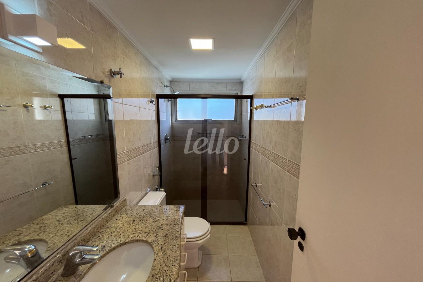 BANHEIRO SOCIAL 1 de Apartamento para alugar, Padrão com 130 m², 4 quartos e em Vila Suzana - São Paulo