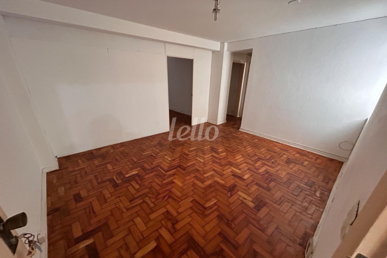 SALA de Apartamento à venda, Padrão com 70 m², 2 quartos e 1 vaga em Vila Buarque - São Paulo