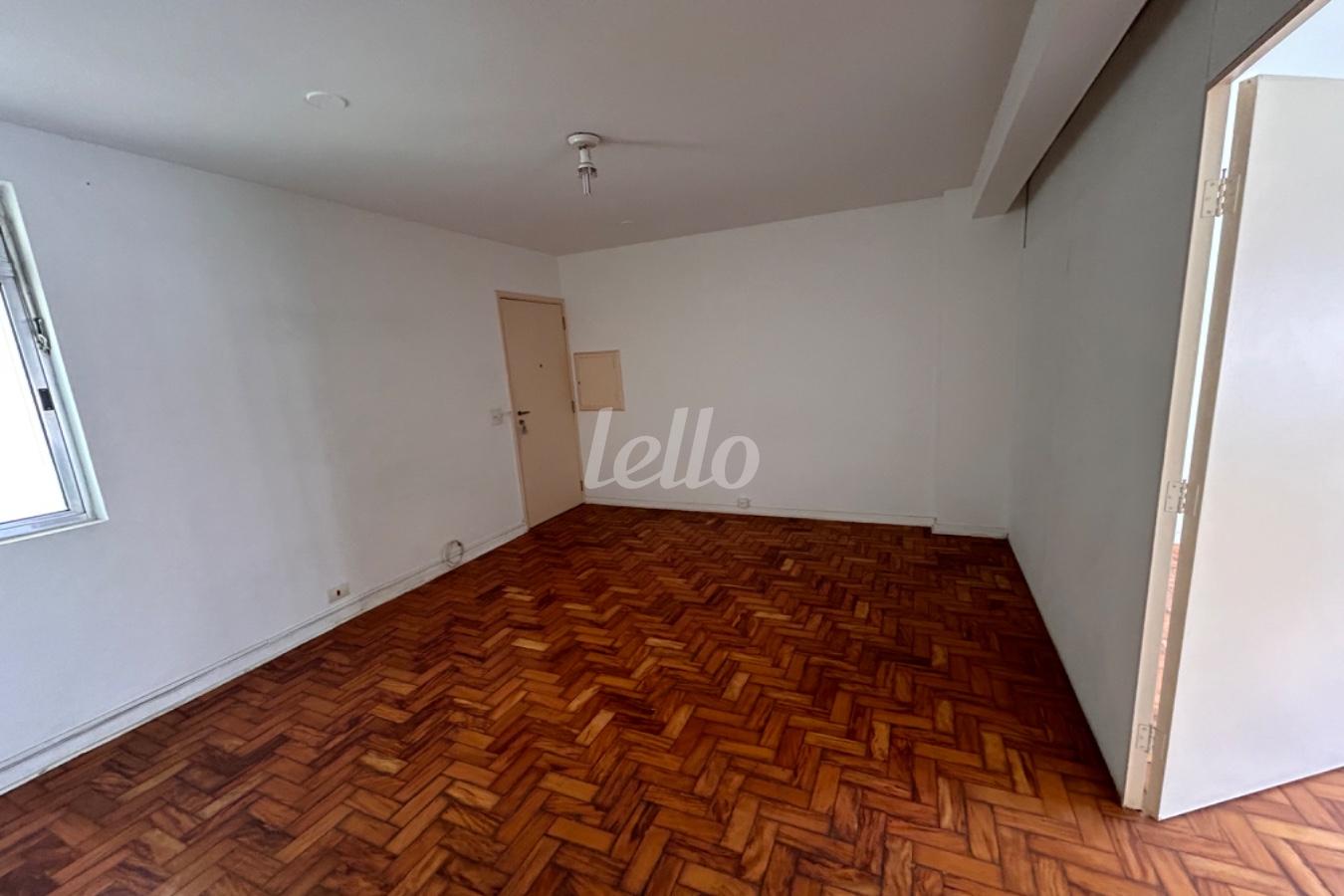 SALA de Apartamento à venda, Padrão com 70 m², 2 quartos e 1 vaga em Vila Buarque - São Paulo