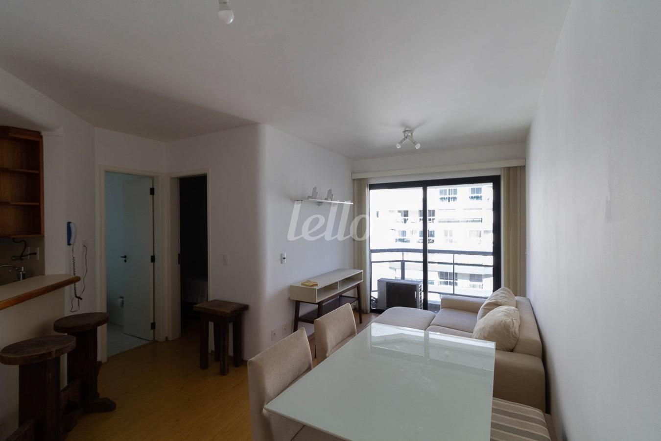 SALA de Apartamento para alugar, Padrão com 39 m², 1 quarto e 1 vaga em Vila Nova Conceição - São Paulo