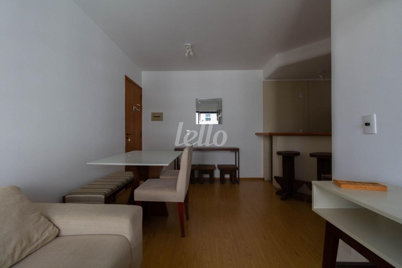 SALA de Apartamento para alugar, Padrão com 39 m², 1 quarto e 1 vaga em Vila Nova Conceição - São Paulo