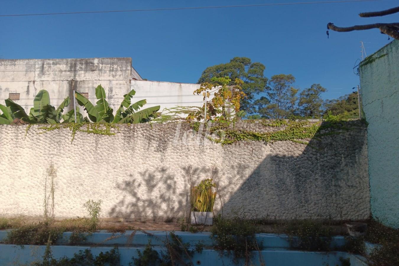 QUINTAL E PISCINA de Casa à venda, sobrado com 317 m², e em Planalto Paulista - São Paulo