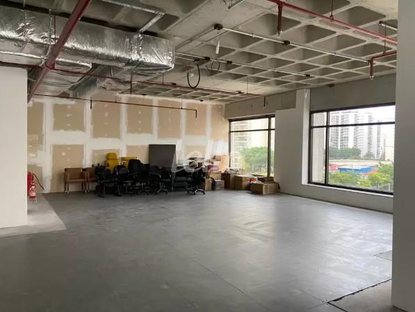 ANDAR de Sala / Conjunto à venda, Padrão com 385 m², e 14 vagas em Indianópolis - São Paulo