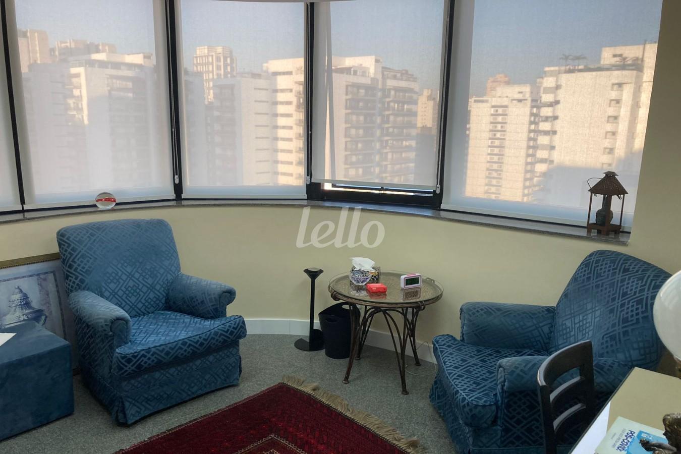 SALA de Sala / Conjunto para alugar, Padrão com 40 m², e 1 vaga em Indianópolis - São Paulo