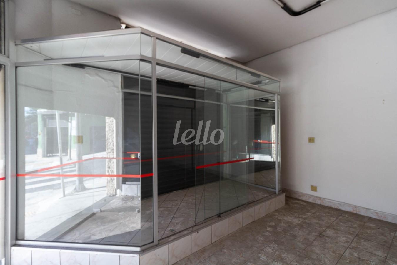 VITRINE de Loja para alugar, Padrão com 84 m², e em Vila Prudente - São Paulo