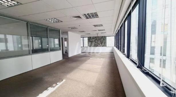 SALA de Sala / Conjunto para alugar, Padrão com 125 m², e 2 vagas em Itaim Bibi - São Paulo