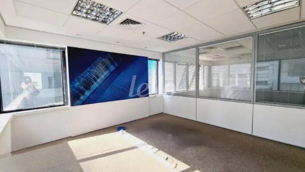 SALA de Sala / Conjunto para alugar, Padrão com 125 m², e 2 vagas em Itaim Bibi - São Paulo