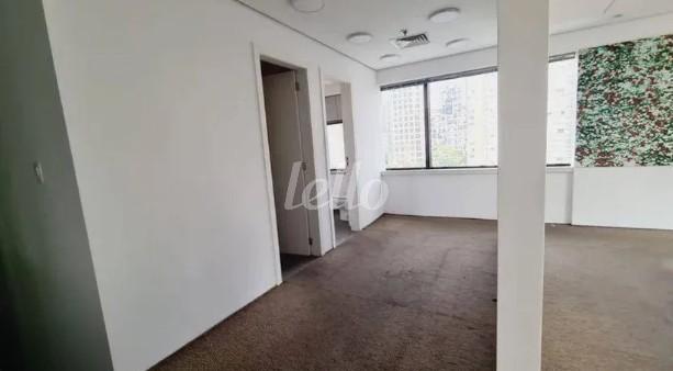 SALA de Sala / Conjunto para alugar, Padrão com 125 m², e 2 vagas em Itaim Bibi - São Paulo