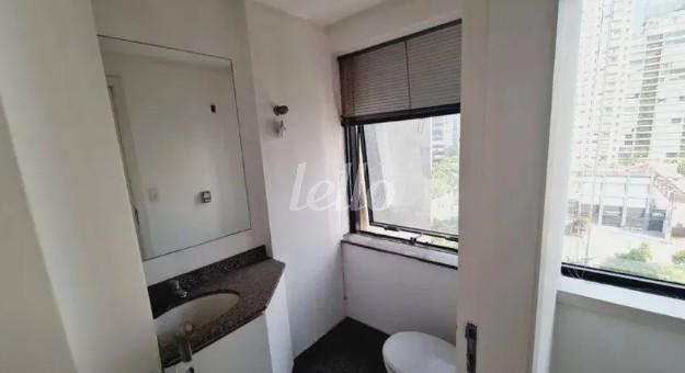 BANHEIRO de Sala / Conjunto para alugar, Padrão com 125 m², e 2 vagas em Itaim Bibi - São Paulo