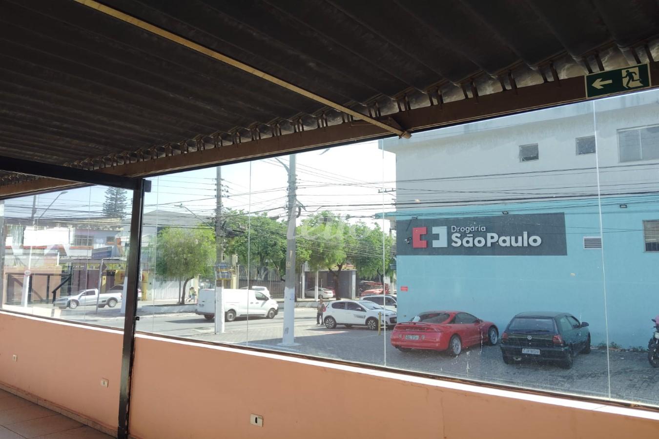 SALÃO de Salão para alugar, Mall com 247 m², e em Itaquera - São Paulo