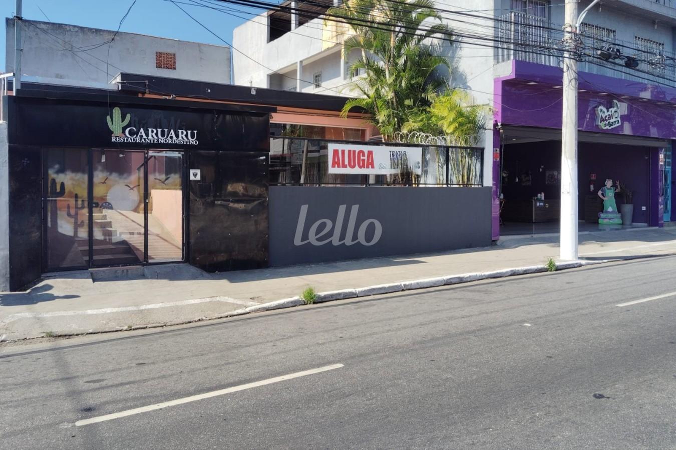 FACHADA de Salão para alugar, Mall com 247 m², e em Itaquera - São Paulo